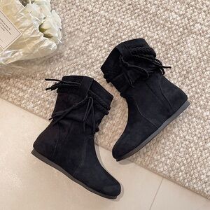 Elegant Black Suede Winter Boots